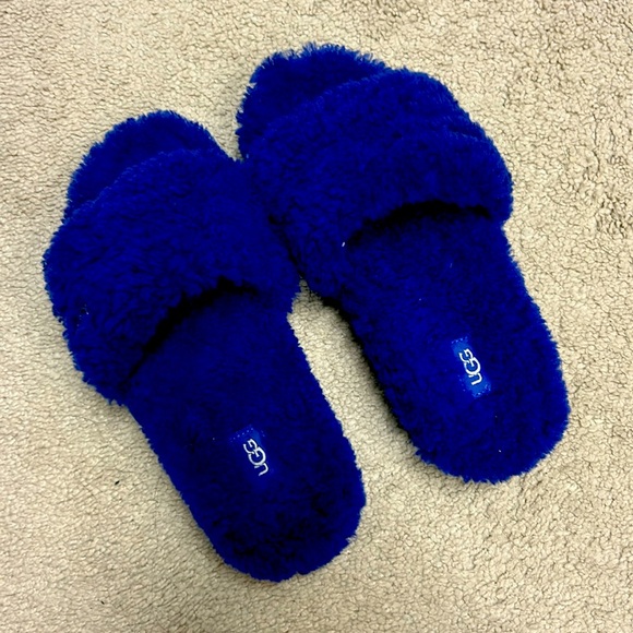 Ugg slippers/slides - Picture 1 of 3